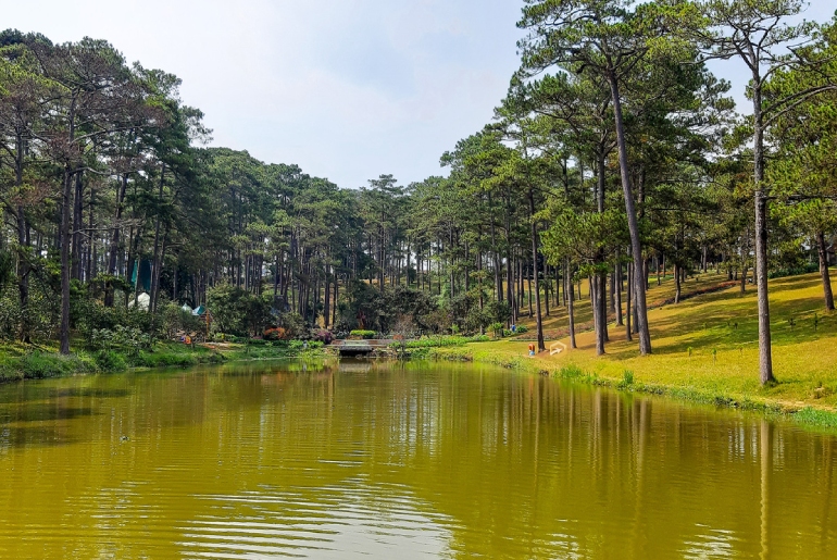 Hồ Than Thở - Câu Chuyện Tình Buồn Lãng Mạng