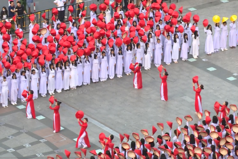 Lễ Hội Áo Dài TP.HCM – Khi Cả Thành Phố Khoác Lên Mình Sắc Màu Truyền Thống