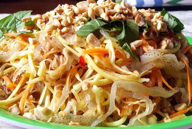 Gỏi Sứa - Với Vị Giòn Sần Sật Và Hương Vị Tươi Mát Đây Là Món Ăn Được Nhiều Du Khách Yêu Thích
