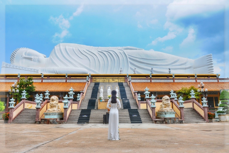 Chùa Hội Khánh Bình Dương - Cổ tự 300 năm tuổi có tượng Phật nằm dài nhất châu Á