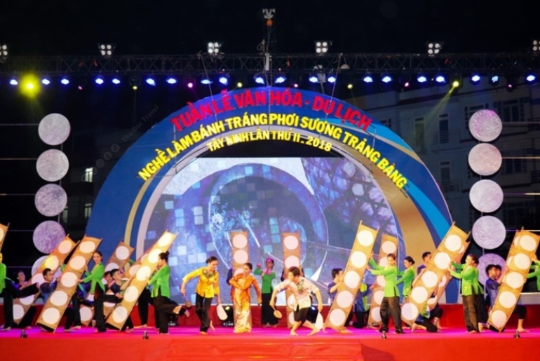 Lễ hội bánh tráng phơi sương Trảng Bàng – Hương vị làng nghề giữa nắng gió Tây Ninh