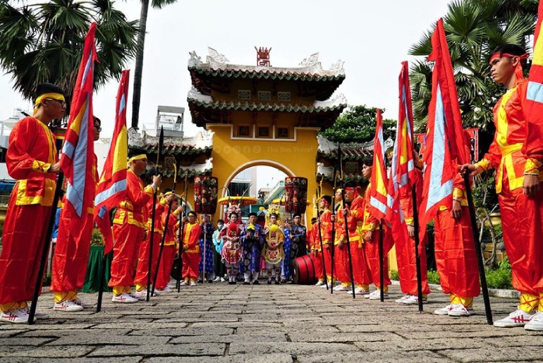 Về Lăng Ông Bà Chiểu Đắm Mình Trong Lễ Khai Hạ – Cầu An Linh Thiêng Giữa Lòng Sài Gòn