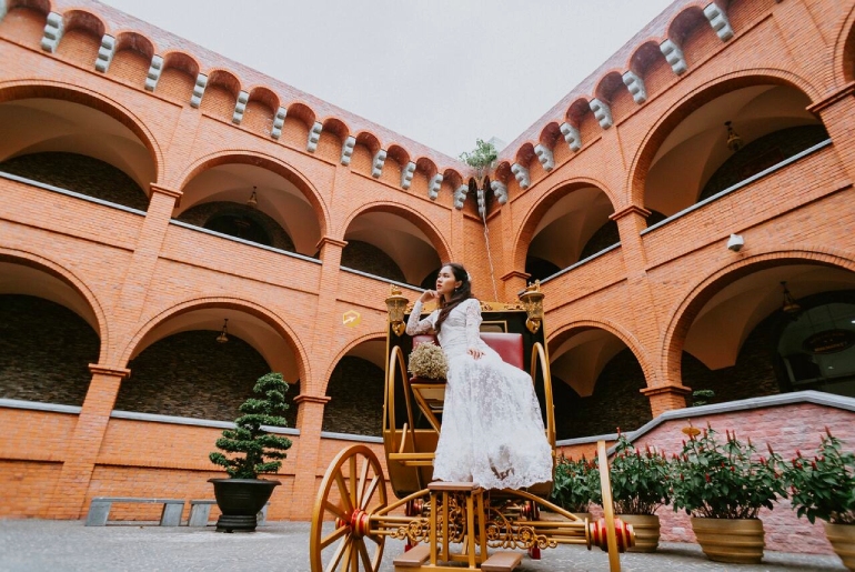 Lâu Đài Rượu Vang – Ngất Ngây Với Khung Cảnh Check In Tựa Trời Âu