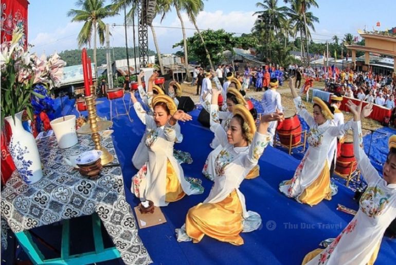 Lễ Hội Cầu Ngư Quảng Ngãi – Cầu Bình An Cho Những Chuyến Ra Khơi