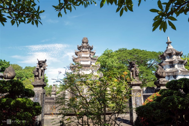 Tour du lịch Hành Hương 10 Chùa Miền Trung 3 ngày 3 đêm