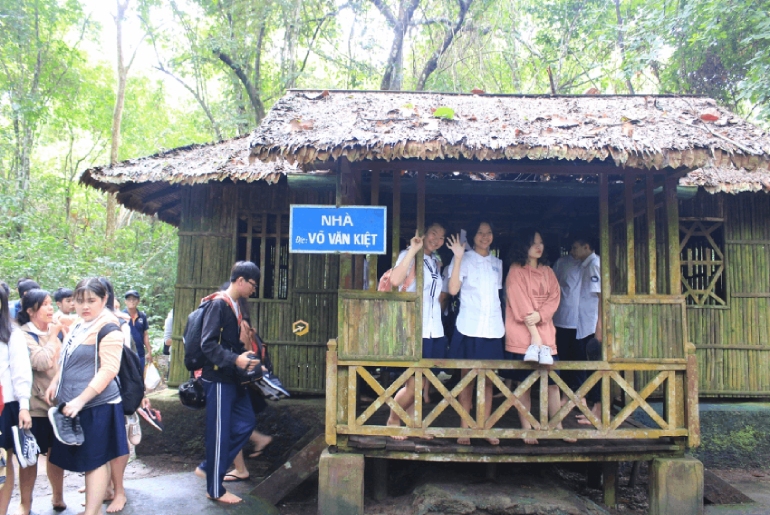 Tour Học Sinh Tây Ninh – Trung Ương Cục Miền Nam 1 Ngày - Hướng Nghiệp