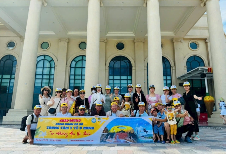 Chinh Phục Con Đường Hoa Và Biển Cùng Đoàn Trung Tâm Y Tế TT U Minh
