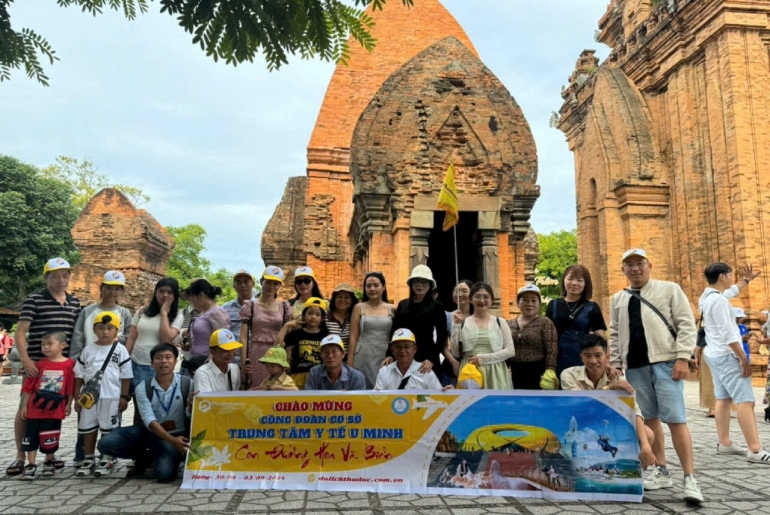 Chinh Phục Con Đường Hoa Và Biển Cùng Đoàn Trung Tâm Y Tế TT U Minh