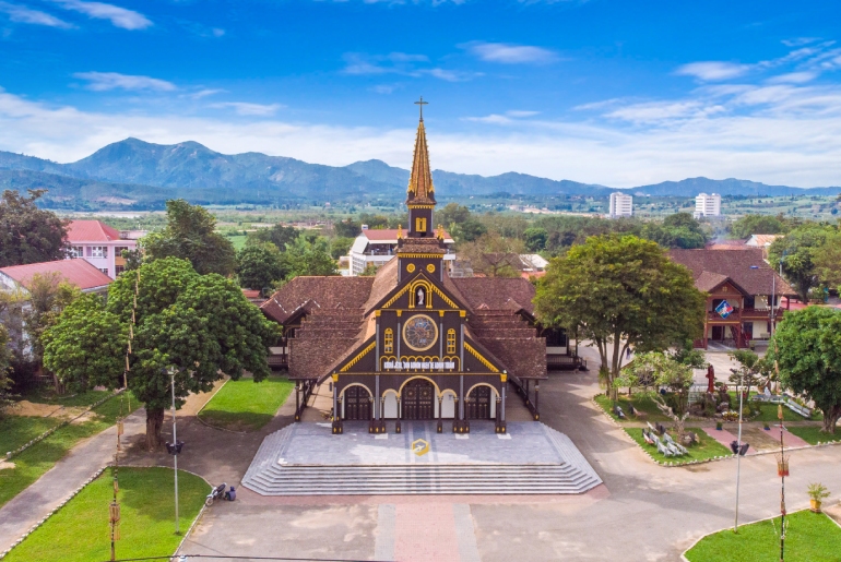 Nhà thờ Chánh tòa Kon Tum - Độc đáo ngôi nhà thờ gỗ hơn 100 năm tuổi