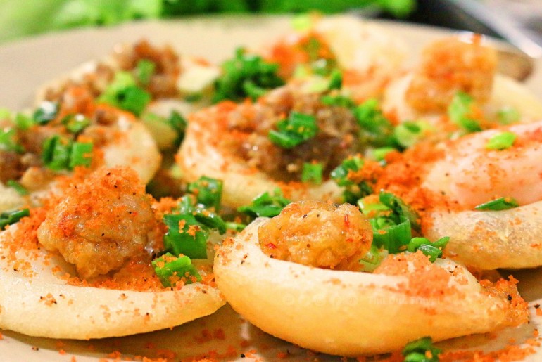Bánh Khọt - Sự Kết Hợp Hài Hòa Giữa Hương Vị Truyền Thống Và Nguồn Hải Sản Tươi Ngon Của Thành Phố Biển