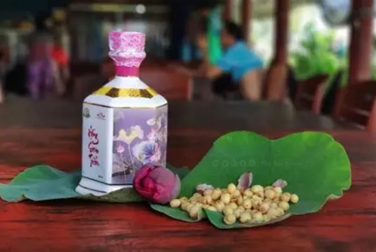 Rượu sen Đồng Tháp – hương vị tinh tế từ đất sen hồng